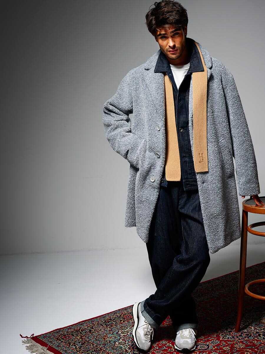 大人の貫禄とは裏腹に、ふわ軽な〈ヘルノ〉のコート！ | Fashion